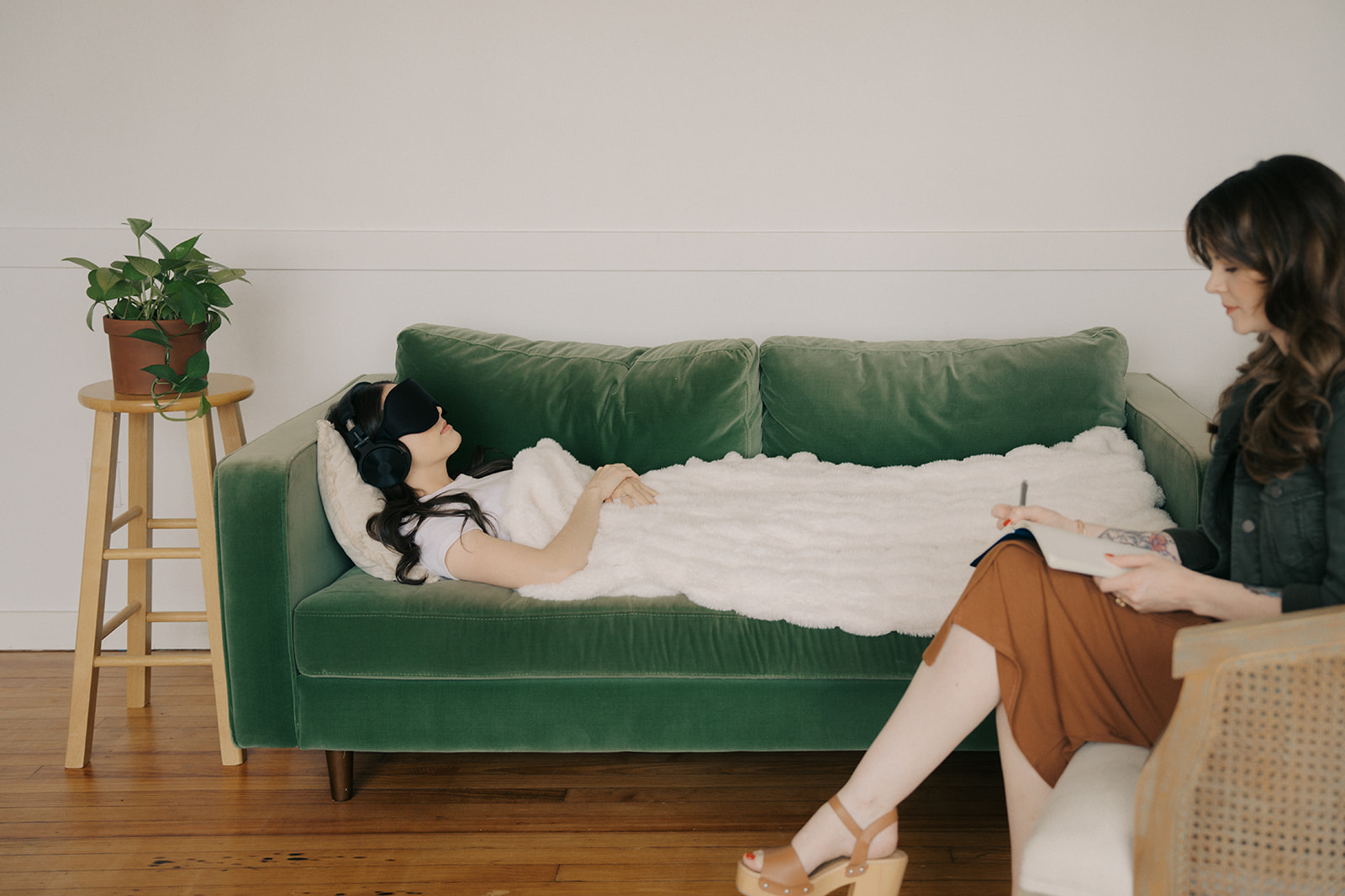 Ketamine therapist and client engaging in a ketamine-assisted psychotherapy session in Houston